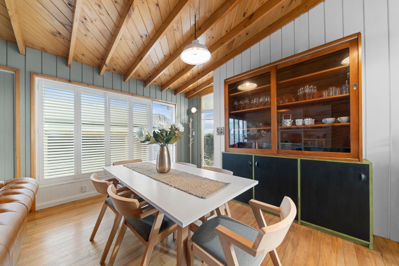 The Walnut Tree House - Martinborough Holiday Home Exterior foto