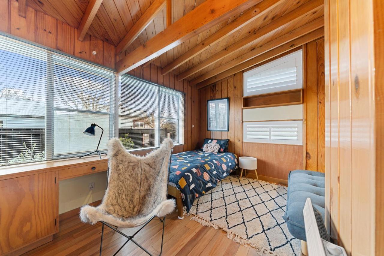 The Walnut Tree House - Martinborough Holiday Home Exterior foto