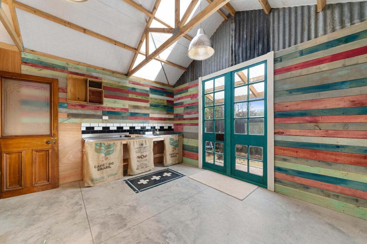 The Walnut Tree House - Martinborough Holiday Home Exterior foto