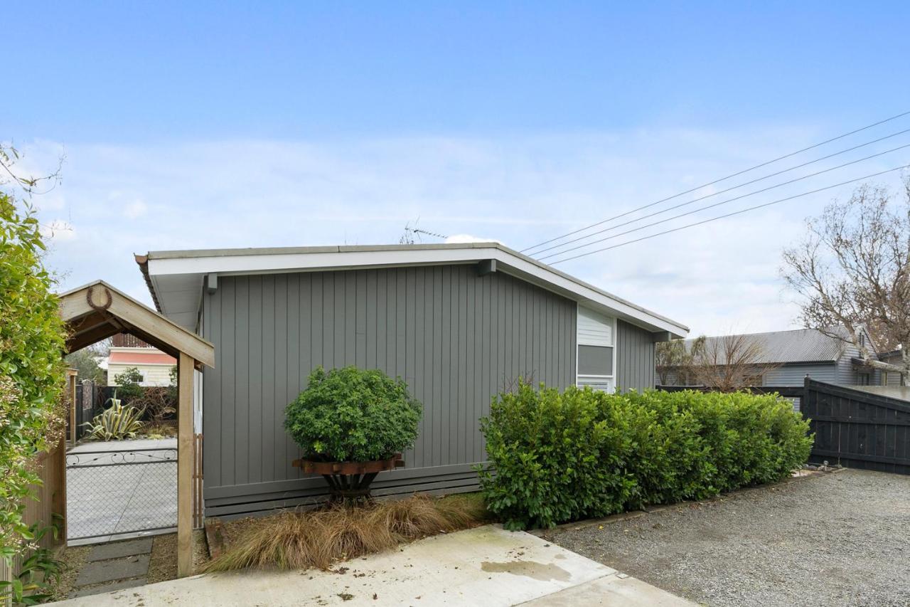 The Walnut Tree House - Martinborough Holiday Home Exterior foto