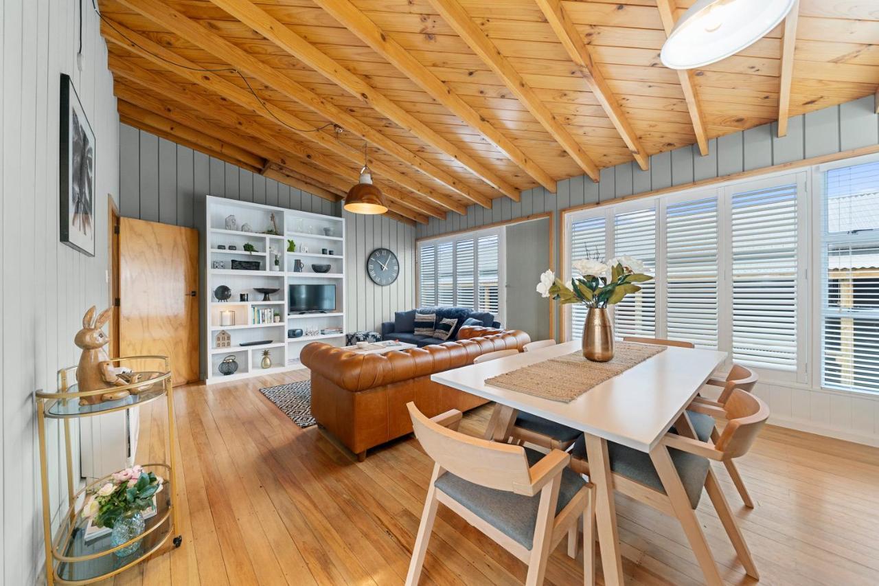 The Walnut Tree House - Martinborough Holiday Home Exterior foto