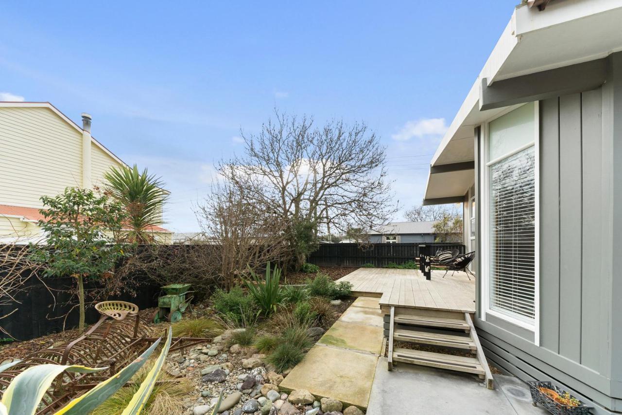 The Walnut Tree House - Martinborough Holiday Home Exterior foto
