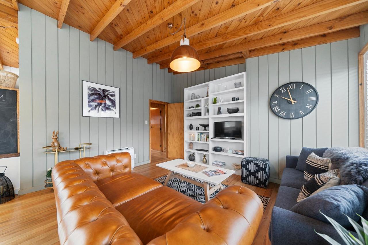 The Walnut Tree House - Martinborough Holiday Home Exterior foto