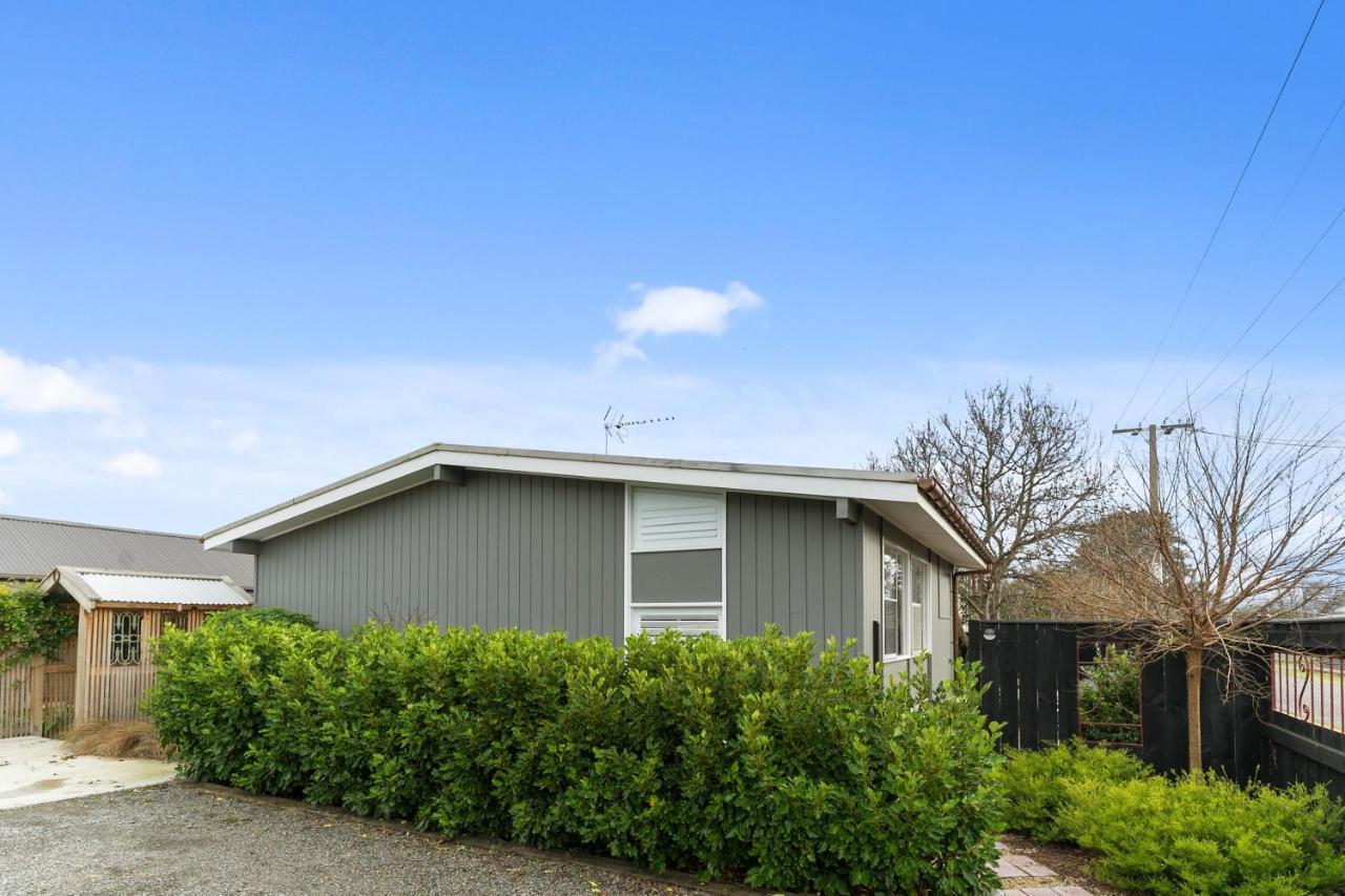 The Walnut Tree House - Martinborough Holiday Home Exterior foto
